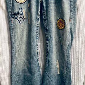 True Religion sz 31 jeans with groovy mushroom patches